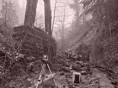 Tachymetrische Georeferenzierung der Laserscanning-Aufnahmen.